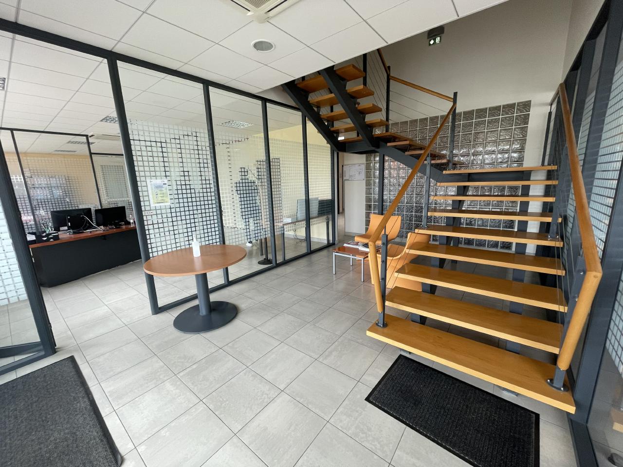 Local d'activité Saint-Sauveur-des-Landes 1901m² Location local d'activité Saint-Sauveur-des-Landes Ille-et-Vilaine OLACT2313572 1